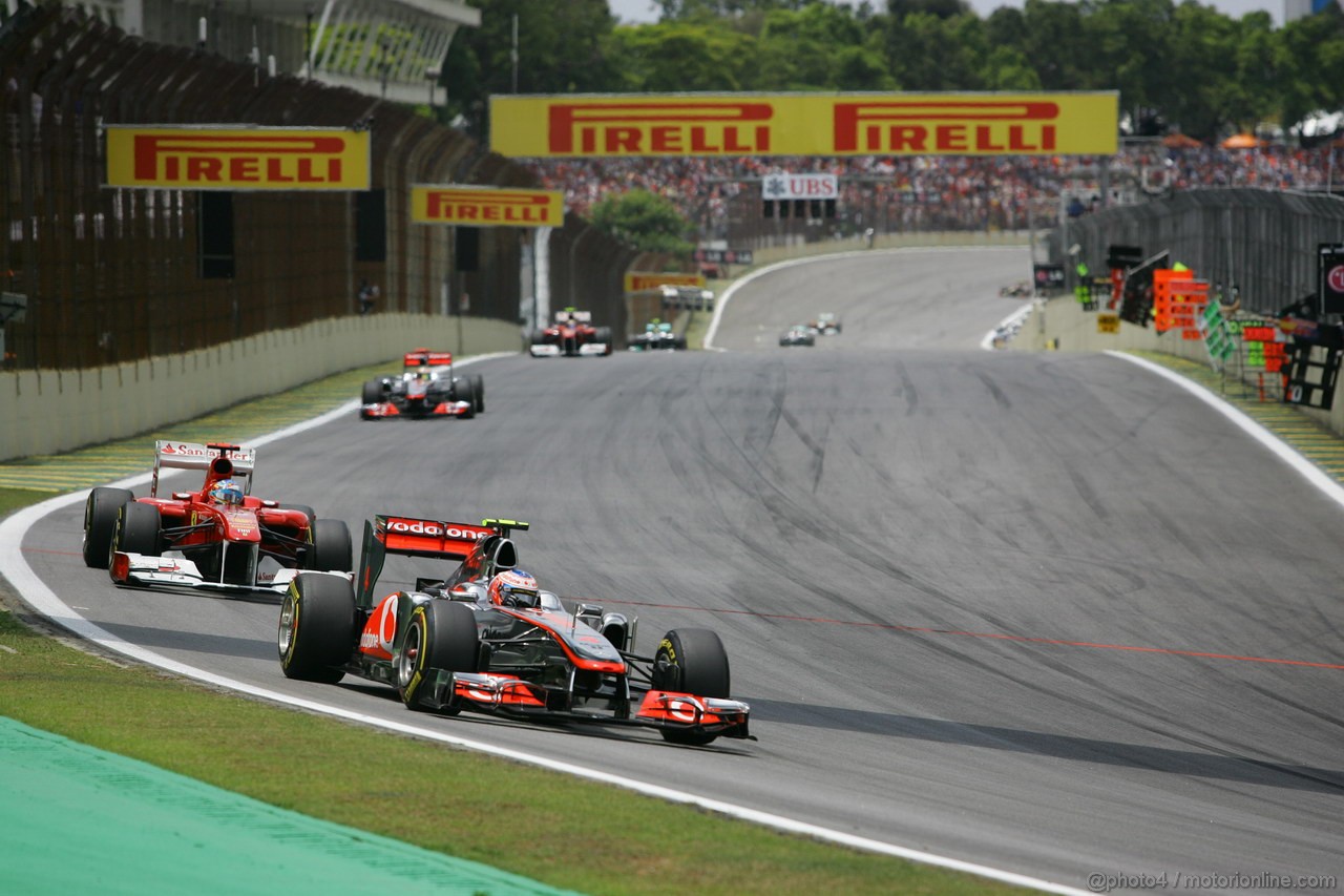 GP BRASILE, 27.11.2011- Gara, Jenson Button (GBR), McLaren  Mercedes, MP4-26 davanti a Fernando Alonso (ESP), Ferrari, F-150 Italia 
