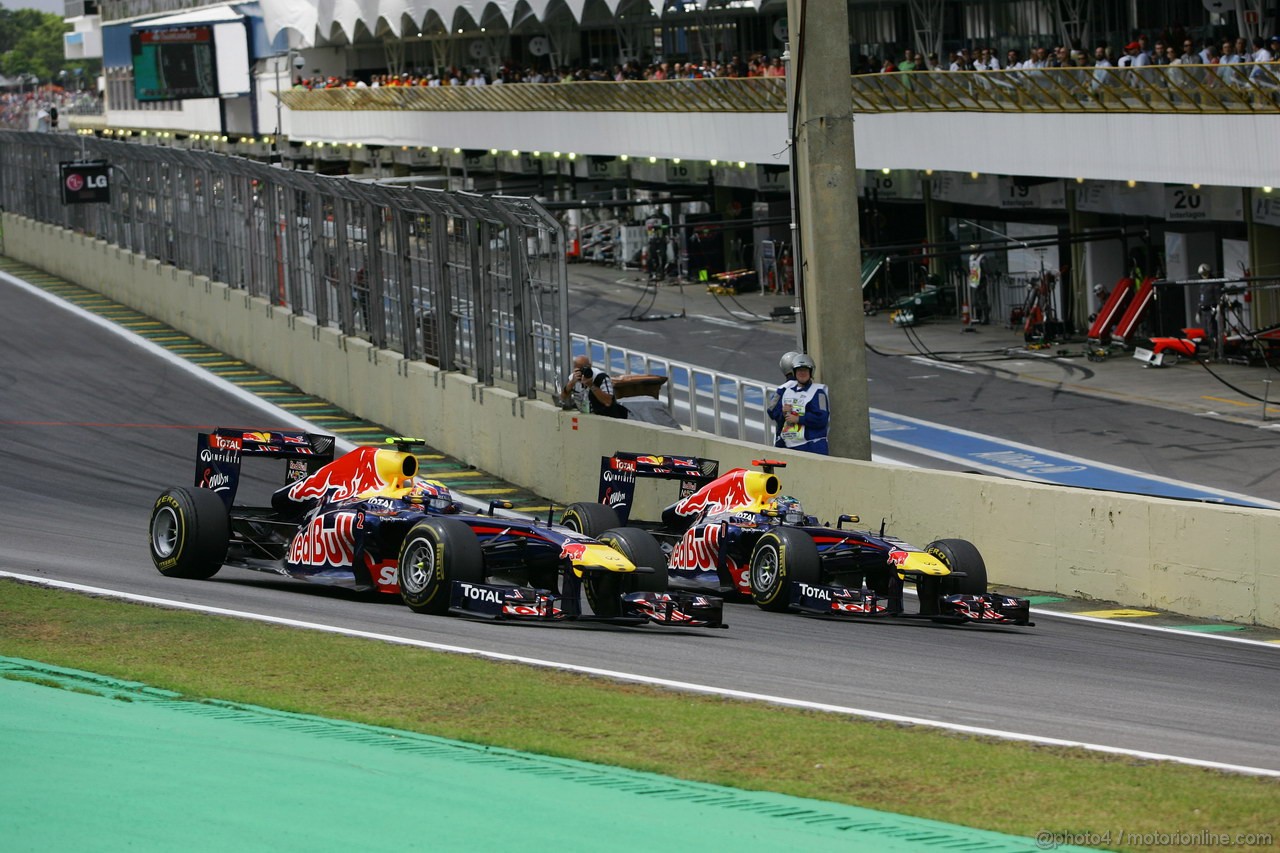 GP BRASILE, 27.11.2011- Gara, Mark Webber (AUS), Red Bull Racing, RB7 e Sebastian Vettel (GER), Red Bull Racing, RB7 