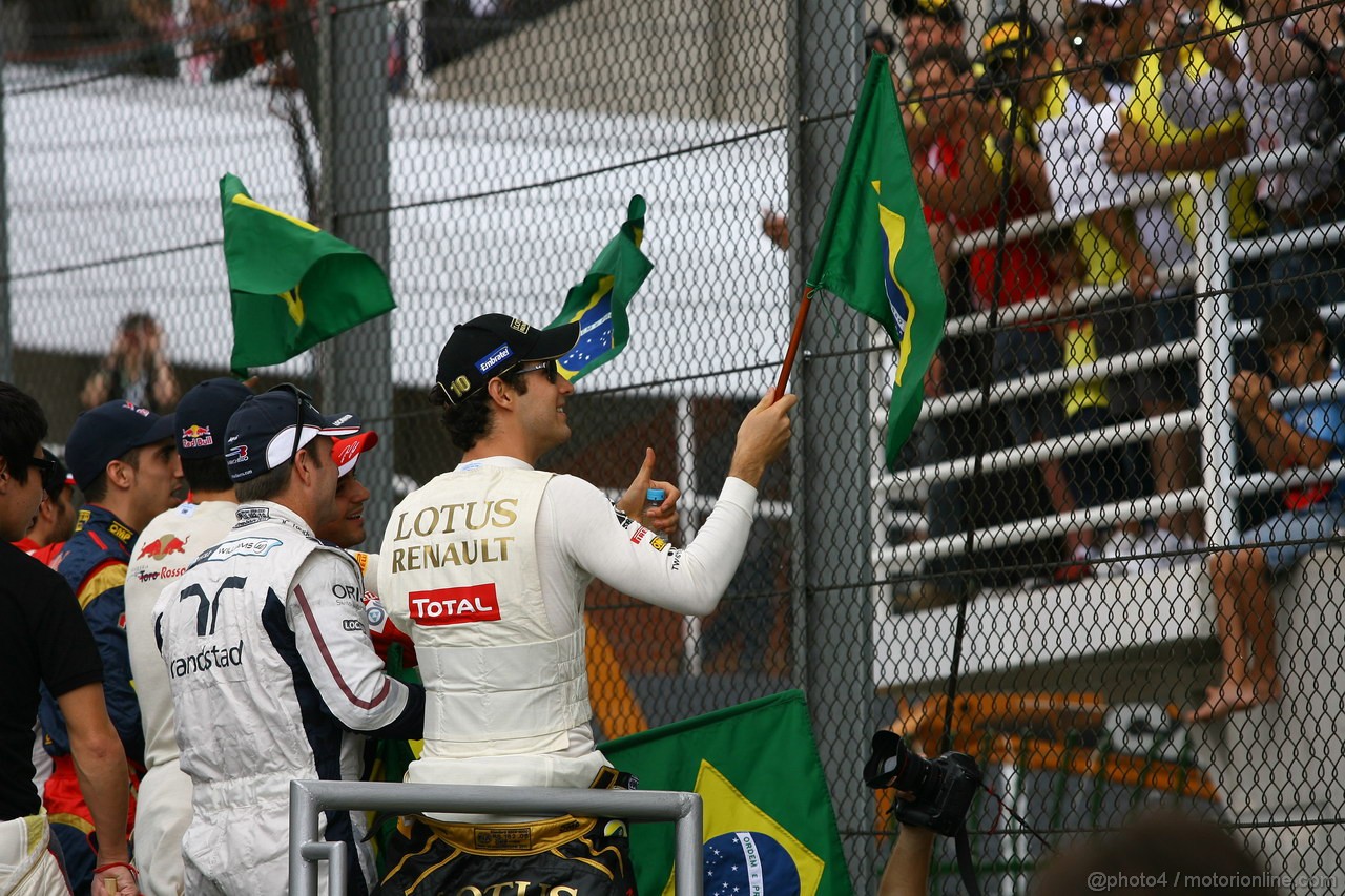 GP BRASILE, 27.11.2011- Bruno Senna (BRA), Lotus Renault GP R31 at drivers parade  