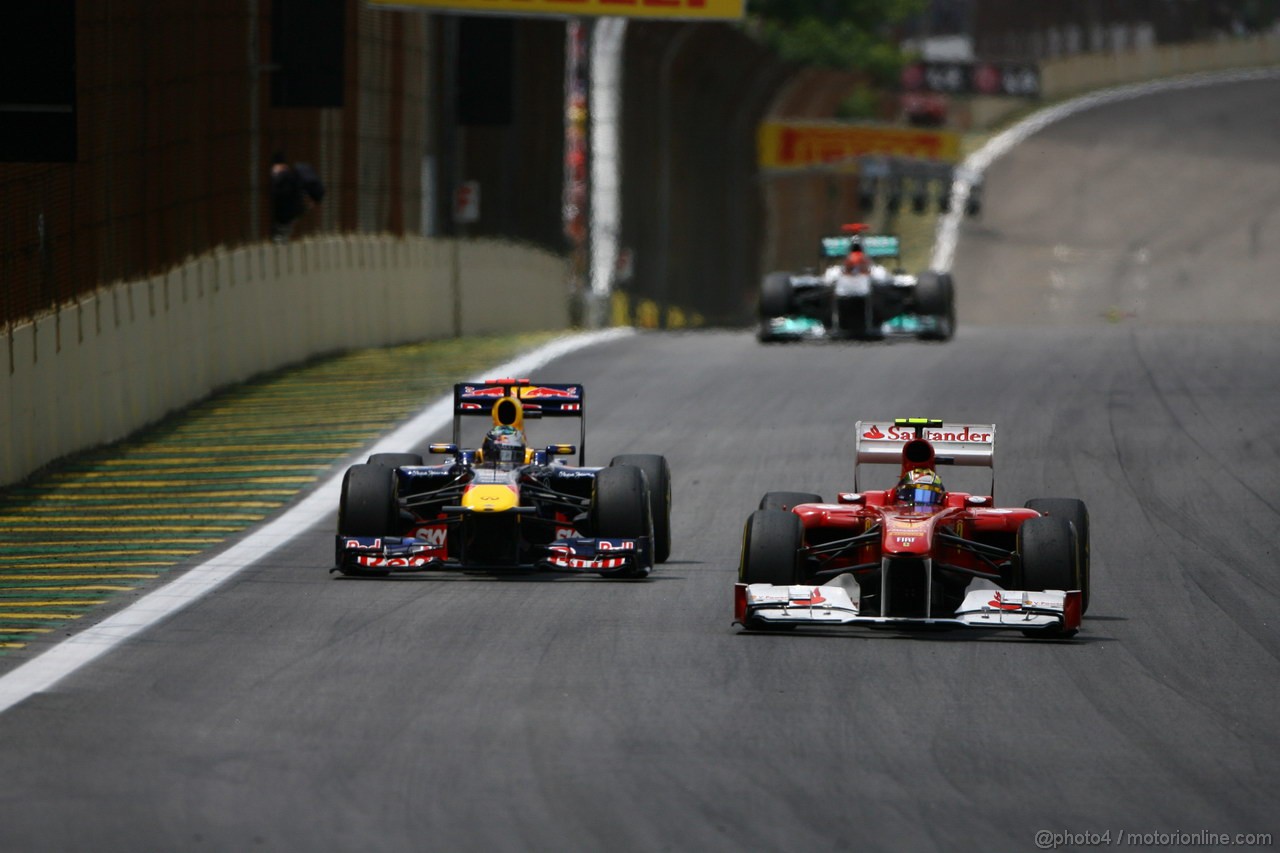GP BRASILE, 27.11.2011- Gara, Sebastian Vettel (GER), Red Bull Racing, RB7 e Felipe Massa (BRA), Ferrari, F-150 Italia 