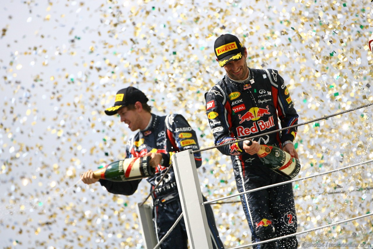 GP BRASILE, 27.11.2011- Gara, Sebastian Vettel (GER), Red Bull Racing, RB7 secondo e Mark Webber (AUS), Red Bull Racing, RB7 vincitore 