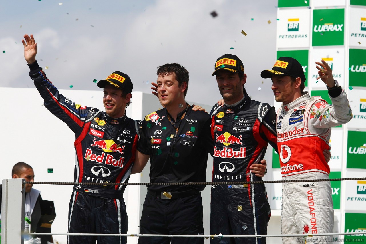 GP BRASILE, 27.11.2011- Gara, Sebastian Vettel (GER), Red Bull Racing, RB7 secondo, Mark Webber (AUS), Red Bull Racing, RB7 vincitore e Jenson Button (GBR), McLaren  Mercedes, MP4-26 terzo 
