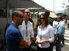 GP BRASILE, 27.11.2011- Tony Kanaan, Rubao, father of Rubens Barrichello (BRA), Williams FW33 e Ana Beatriz Figueiredo, Indy car