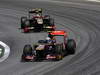 GP BRASILE, 27.11.2011- Gara, Jaime Alguersuari (SPA), Scuderia Toro Rosso, STR6 davanti a Vitaly Petrov (RUS), Lotus Renault GP, R31 
