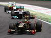 GP BRASILE, 27.11.2011- Gara, Bruno Senna (BRA), Lotus Renault GP R31 davanti a Michael Schumacher (GER), Mercedes GP Petronas F1 Team, MGP W02 