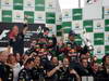 GP BRASILE, 27.11.2011- Gara, Festeggiamenti, Mark Webber (AUS), Red Bull Racing, RB7 vincitore, Sebastian Vettel (GER), Red Bull Racing, RB7 secondo 