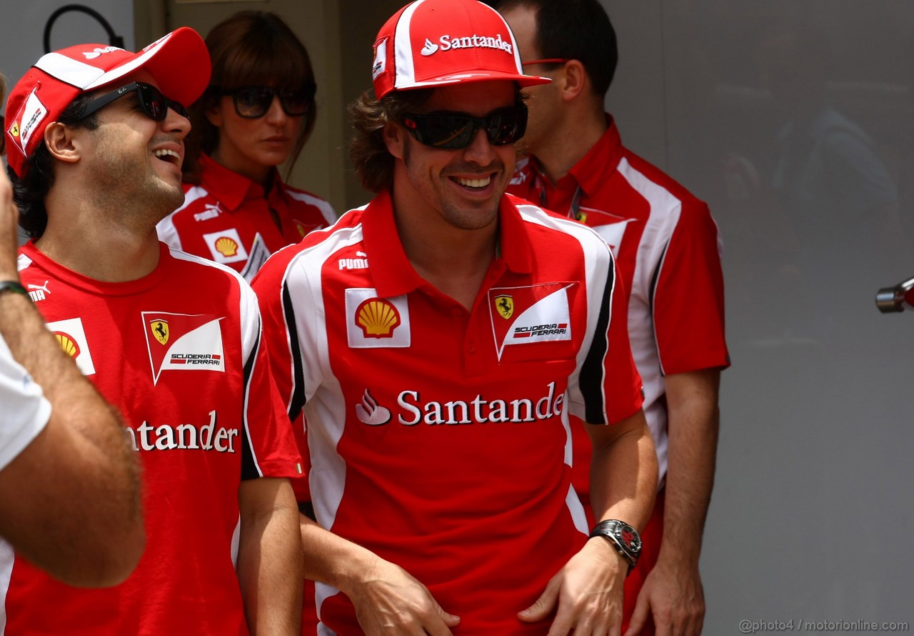 GP BRASILE, 24.11.2011- Fernando Alonso (ESP), Ferrari, F-150 Italia e Felipe Massa (BRA), Ferrari, F-150 Italia 