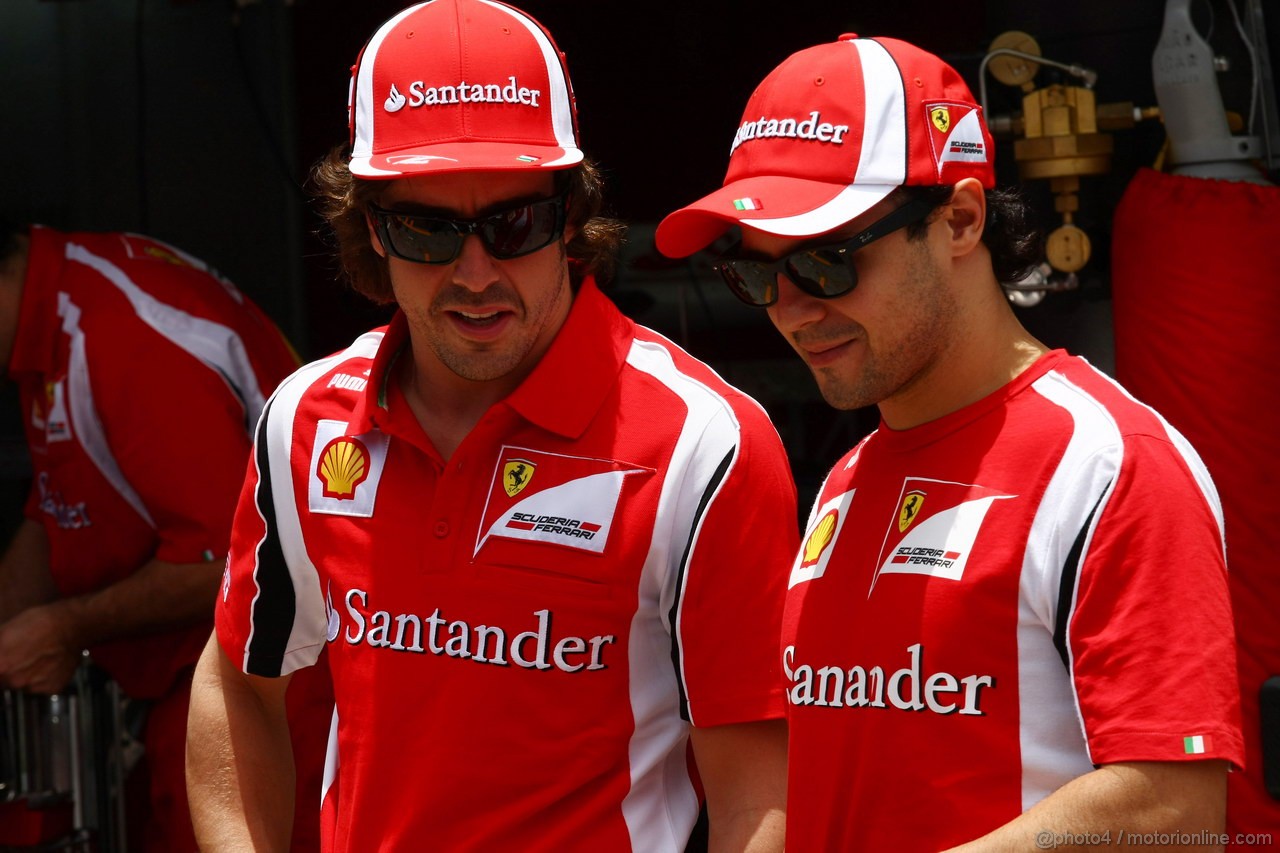 GP BRASILE, 24.11.2011- Fernando Alonso (ESP), Ferrari, F-150 Italia e Felipe Massa (BRA), Ferrari, F-150 Italia 