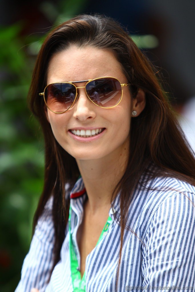 GP BRASILE, 24.11.2011- Ragazza in the paddock 