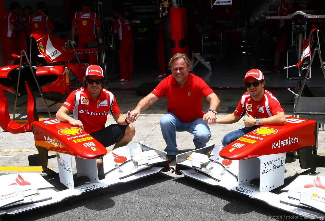 GP BRASILE, 24.11.2011- Fernando Alonso (ESP), Ferrari, F-150 Italia e Felipe Massa (BRA), Ferrari, F-150 Italia with the new sponsor Kaspersky
