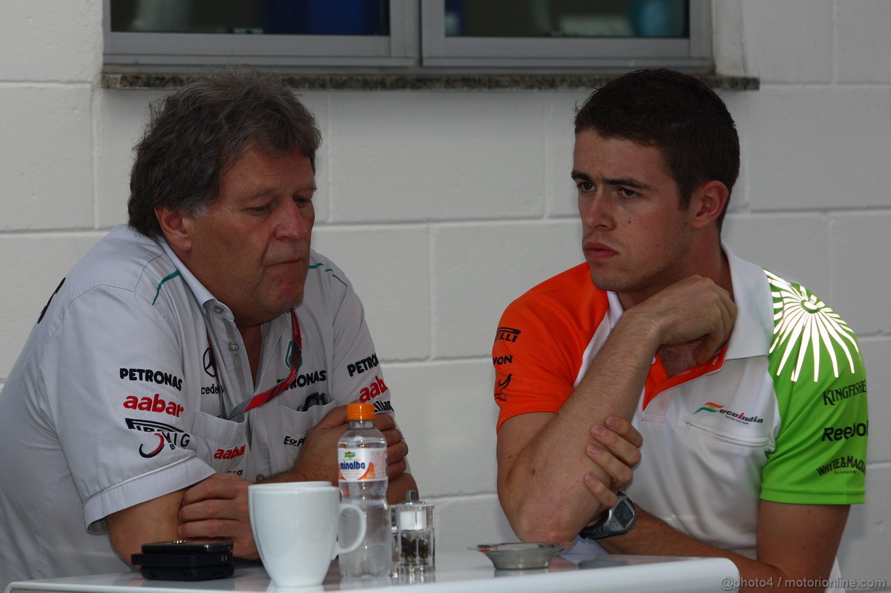 GP BRASILE, 24.11.2011- Norbert Haug (GER), Mercedes Motorsport chief e Paul di Resta (GBR) Force India VJM04