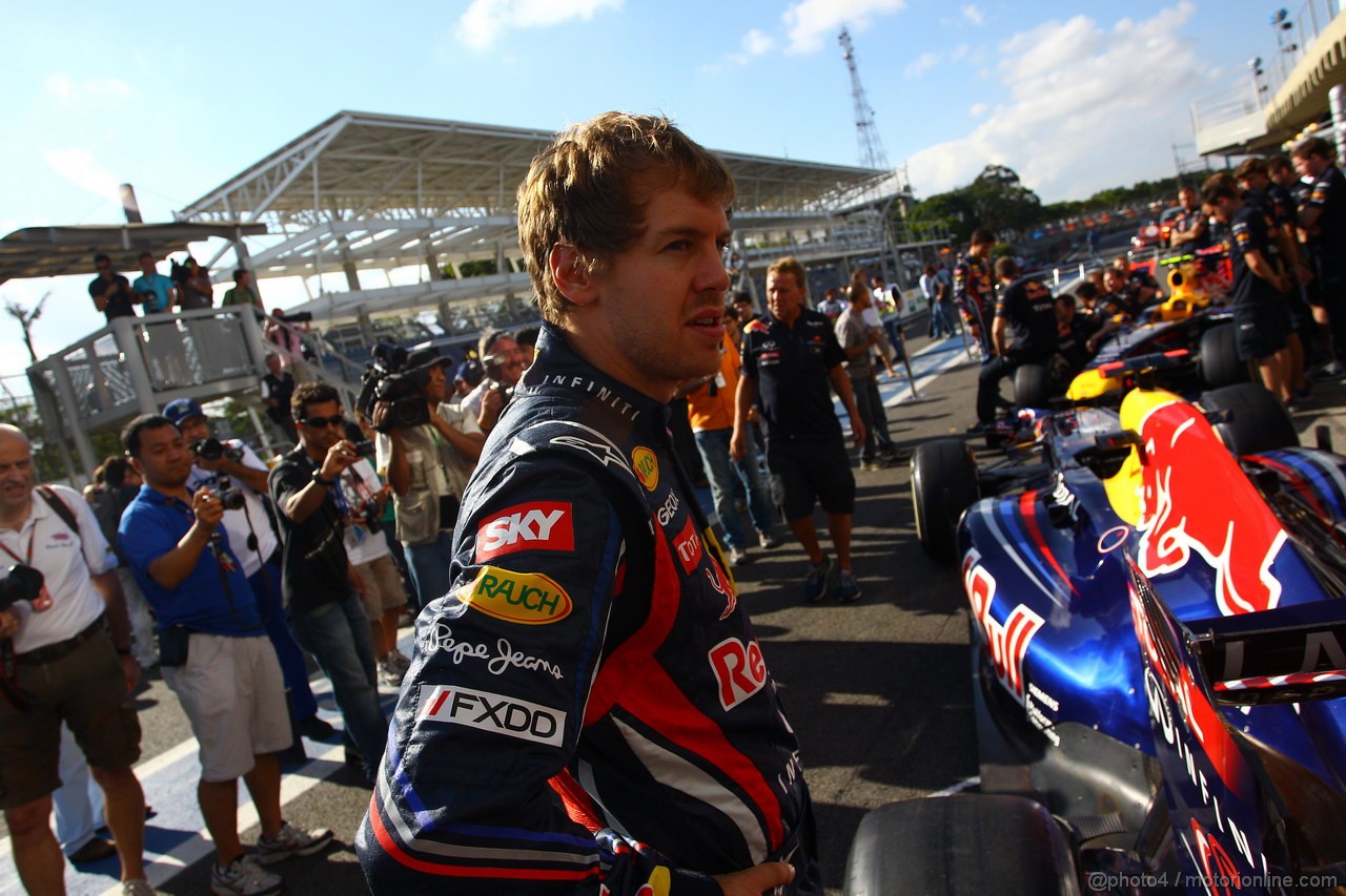 GP BRASILE, 24.11.2011- Team Picture, Sebastian Vettel (GER), Red Bull Racing, RB7 
