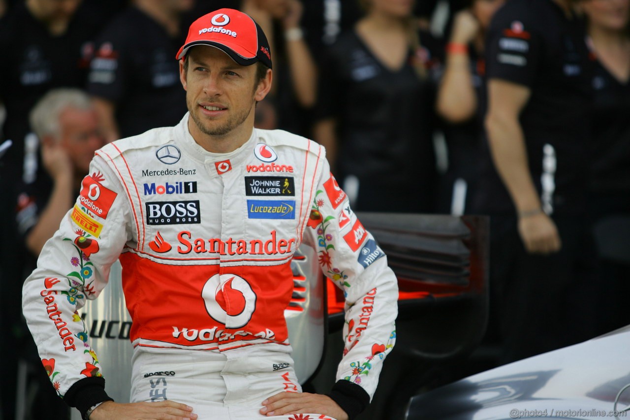 GP BRASILE, 26.11.2011- Team Picture, Jenson Button (GBR), McLaren  Mercedes, MP4-26