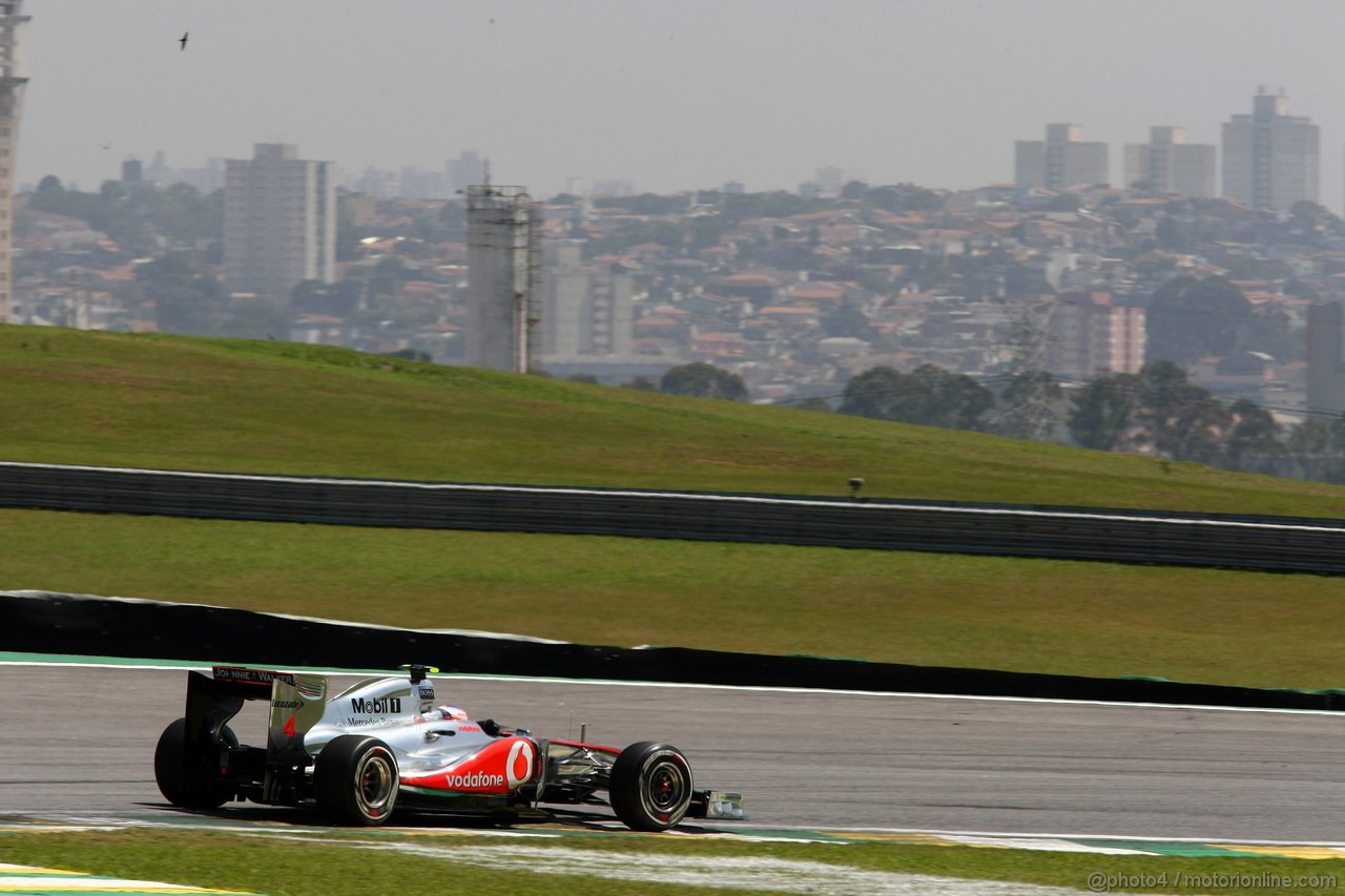GP BRASILE, 25.11.2011- Prove Libere 1, Venerdi', Jenson Button (GBR), McLaren  Mercedes, MP4-26 