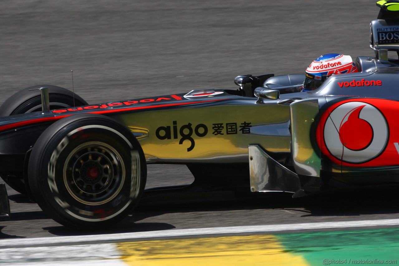 GP BRASILE, 25.11.2011- Prove Libere 1, Venerdi', Jenson Button (GBR), McLaren  Mercedes, MP4-26 