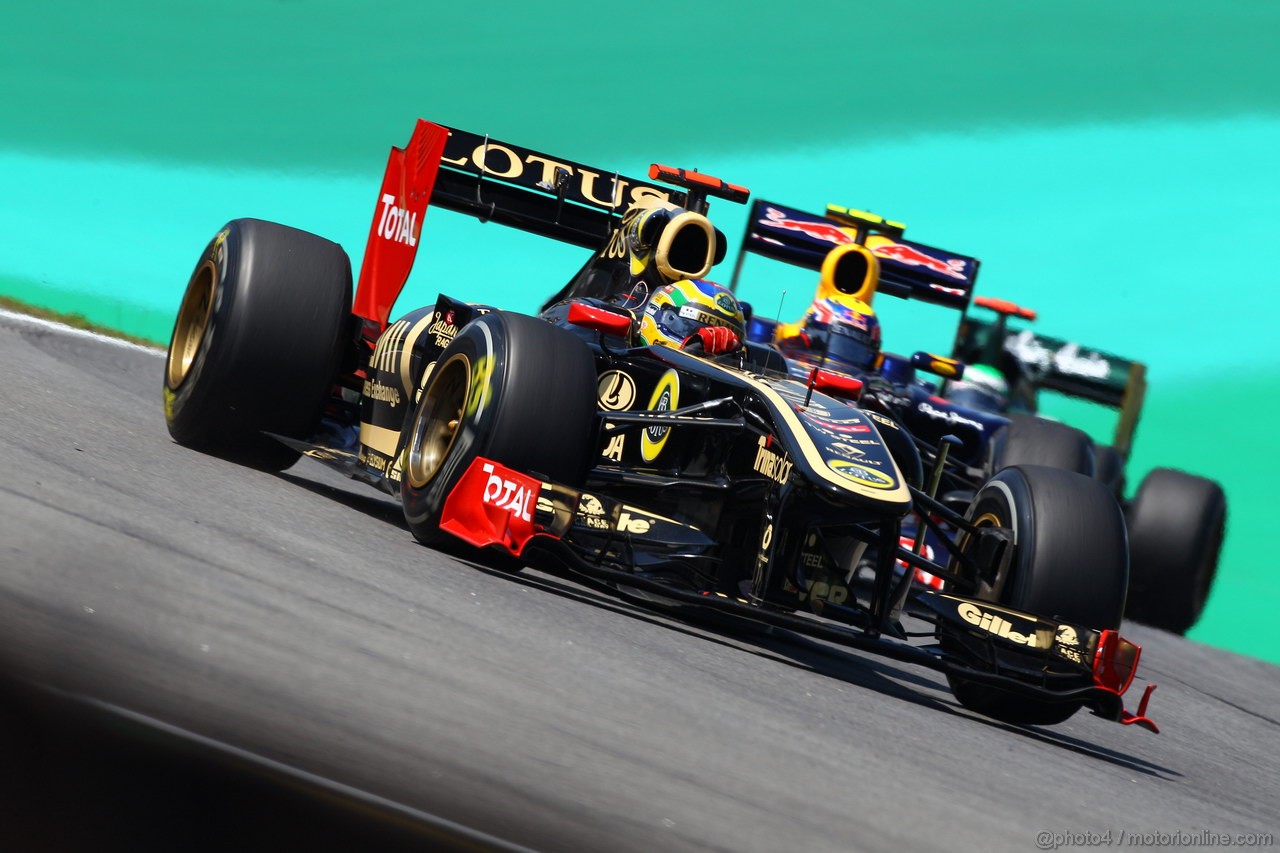 GP BRASILE, 25.11.2011- Prove Libere 1, Venerdi', Bruno Senna (BRA), Lotus Renault GP R31 e Mark Webber (AUS), Red Bull Racing, RB7 