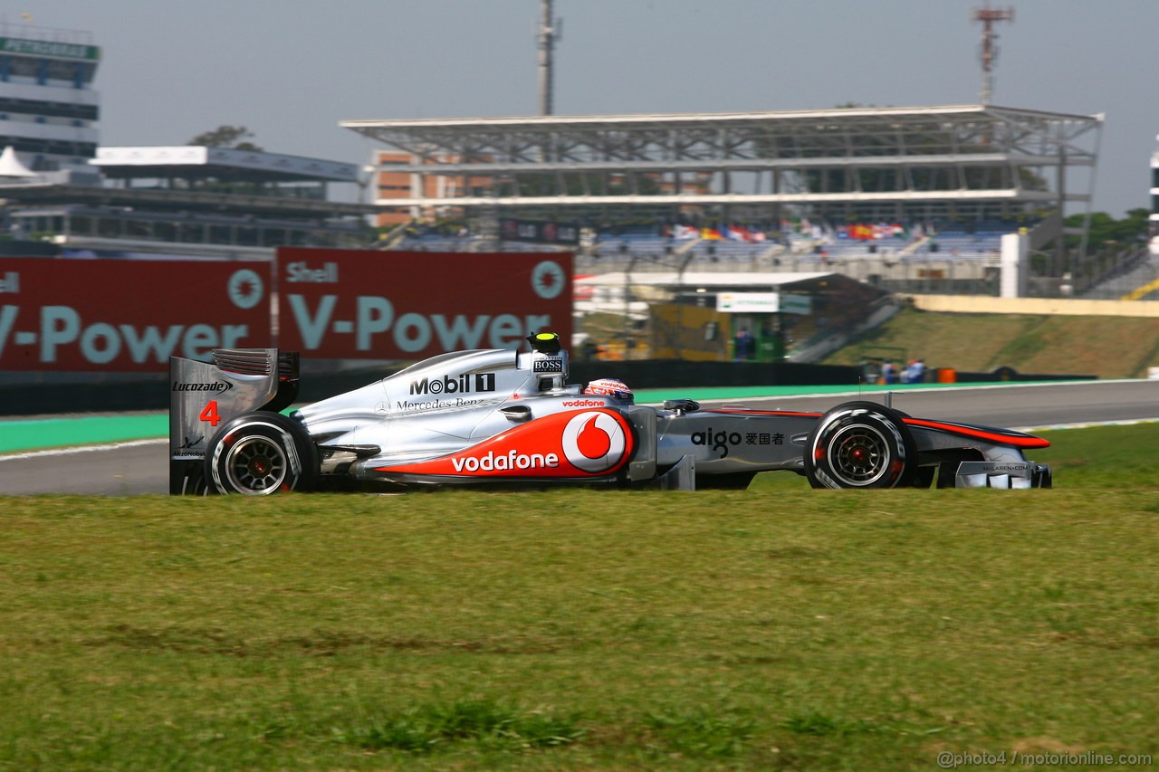 GP BRASILE, 25.11.2011- Prove Libere 1, Venerdi', Jenson Button (GBR), McLaren  Mercedes, MP4-26 