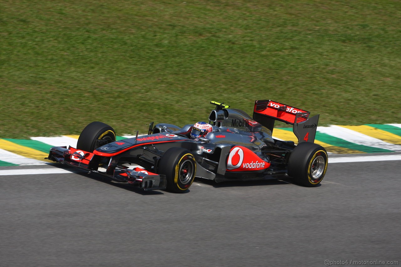 GP BRASILE, 25.11.2011- Prove Libere 2, Venerdi', Jenson Button (GBR), McLaren  Mercedes, MP4-26 