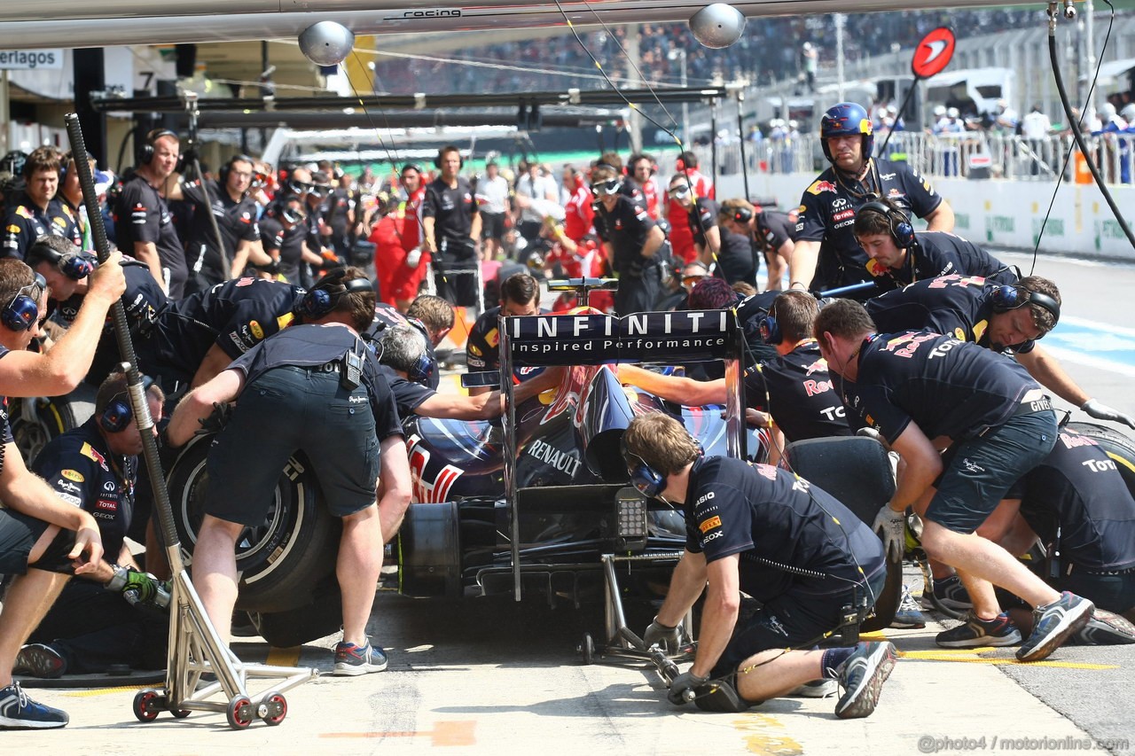 GP BRASILE, 25.11.2011- Prove Libere 2, Venerdi', Mark Webber (AUS), Red Bull Racing, RB7 