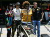 GP BRASILE, 25.11.2011- Bruno Senna (BRA), Lotus Renault GP R31 e Vitaly Petrov (RUS), Lotus Renault GP, R31 with Jessie J. (USA), Singer e Macy Gray (USA), Singer