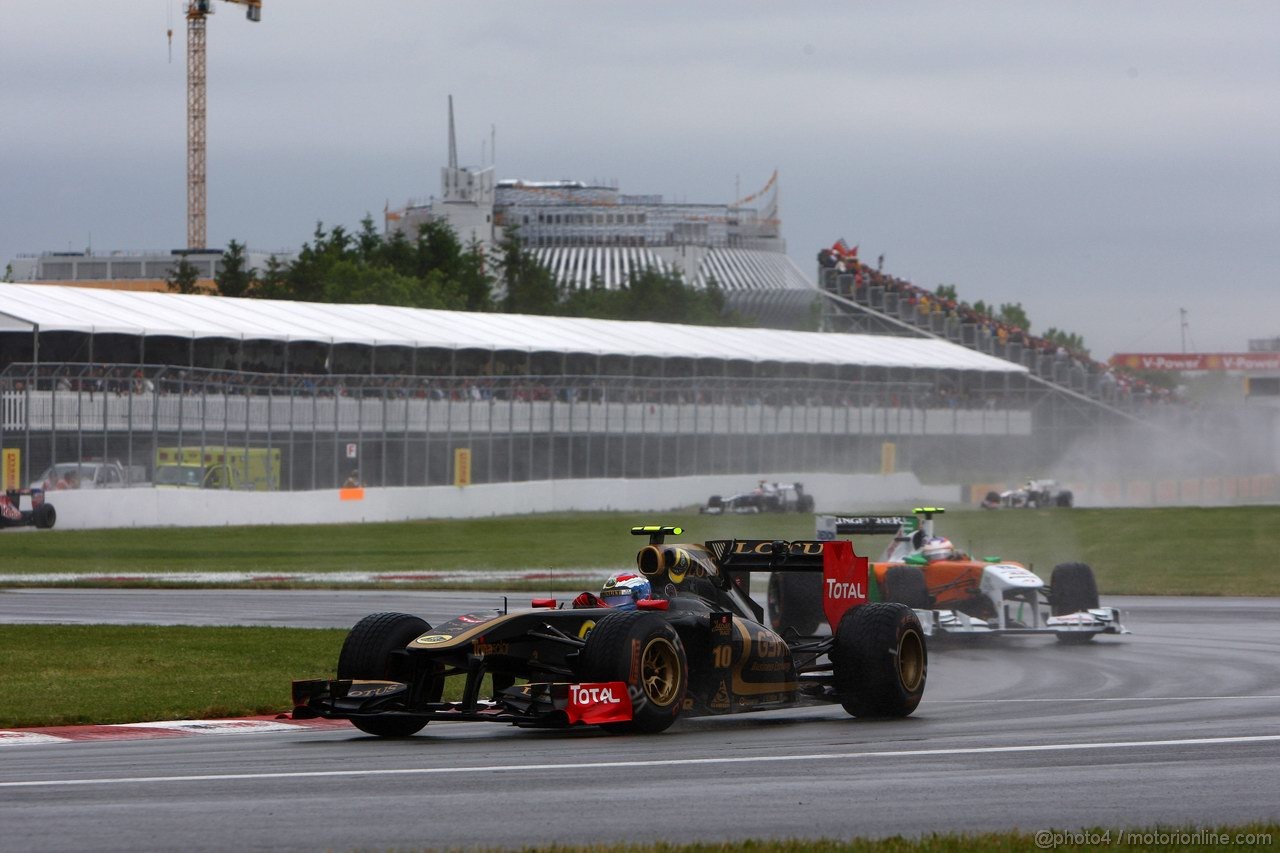 GP CANADA, 12.06.2011- Gara, Vitaly Petrov (RUS), Lotus Renault GP, R31 davanti a Paul di Resta (GBR) Force India VJM04 