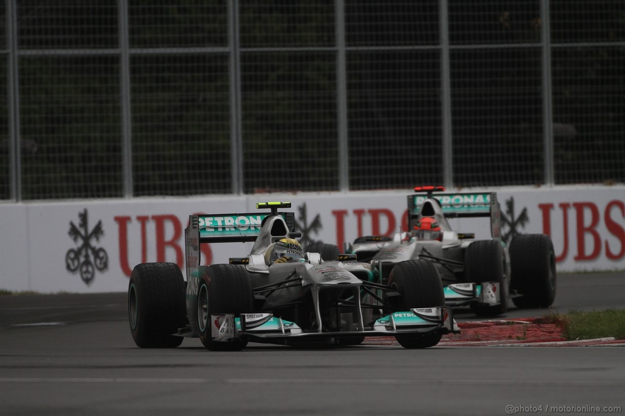 GP CANADA, 12.06.2011- Gara, Nico Rosberg (GER), Mercedes GP Petronas F1 Team, MGP W02 e Michael Schumacher (GER), Mercedes GP Petronas F1 Team, MGP W02 