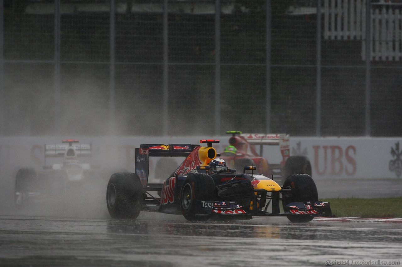 GP CANADA, 12.06.2011- Gara, Sebastian Vettel (GER), Red Bull Racing, RB7 davanti a Kamui Kobayashi (JAP), Sauber F1 Team C30 e Felipe Massa (BRA), Ferrari, F-150 Italia 