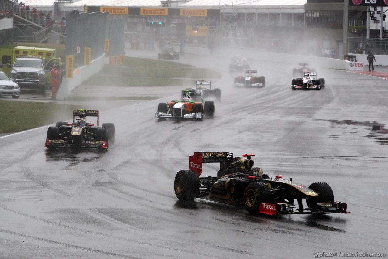 GP CANADA, 12.06.2011- Gara, Nick Heidfeld (GER) Lotus Renault GP R31 davanti a Vitaly Petrov (RUS), Lotus Renault GP, R31 