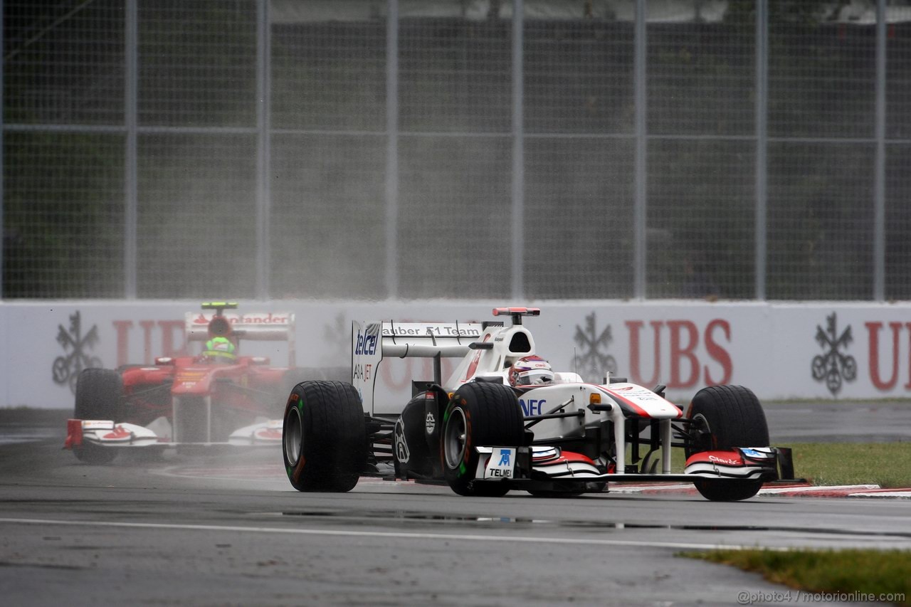 GP CANADA, 12.06.2011- Gara, Kamui Kobayashi (JAP), Sauber F1 Team C30 davanti a Felipe Massa (BRA), Ferrari, F-150 Italia 