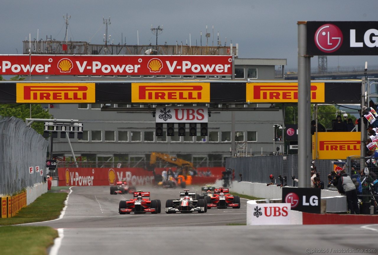 GP CANADA, 12.06.2011- Gara, Jerome D'Ambrosio (BEL), Marussia Virgin Racing VR-02, Narain Karthikeyan (IND), Hispania Racing F1 Team, HRT e Timo Glock (GER), Marussia Virgin Racing VR-02 