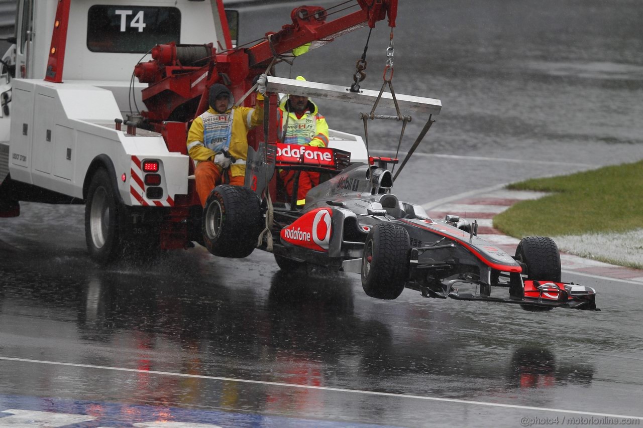 GP CANADA, 12.06.2011- Gara, Crash, Lewis Hamilton (GBR), McLaren  Mercedes, MP4-26 