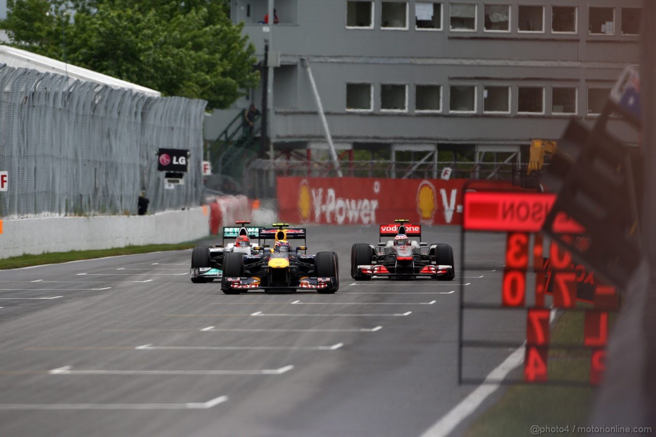 GP CANADA, 12.06.2011- Gara, Michael Schumacher (GER), Mercedes GP Petronas F1 Team, MGP W02, Mark Webber (AUS), Red Bull Racing, RB7 e Jenson Button (GBR), McLaren  Mercedes, MP4-26 