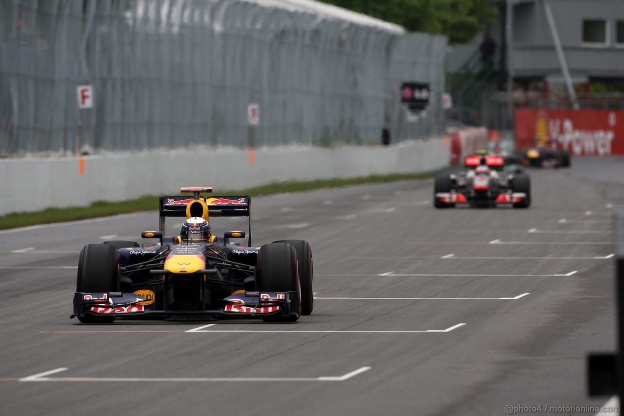 GP CANADA, 12.06.2011- Gara, Sebastian Vettel (GER), Red Bull Racing, RB7 davanti a Jenson Button (GBR), McLaren  Mercedes, MP4-26 