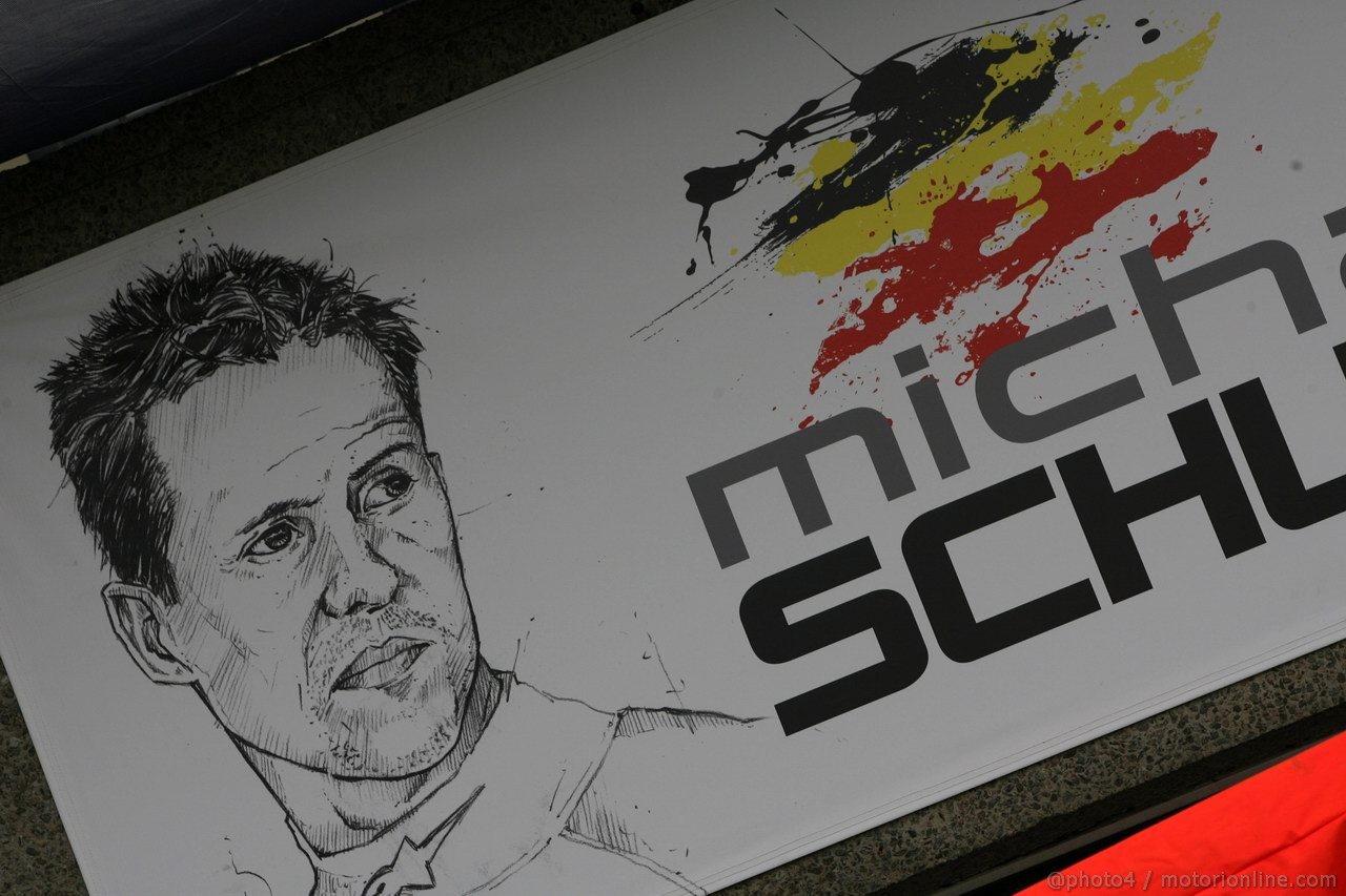 GP CANADA, 09.06.2011- Pit lane, Michael Schumacher (GER), Mercedes GP Petronas F1 Team, MGP W02 