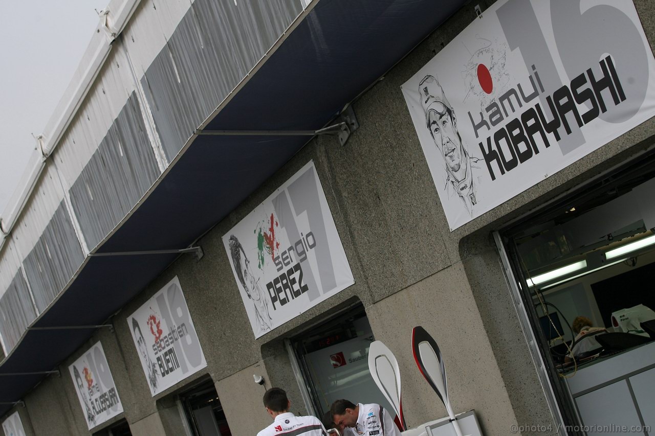 GP CANADA, 09.06.2011- Pit lane