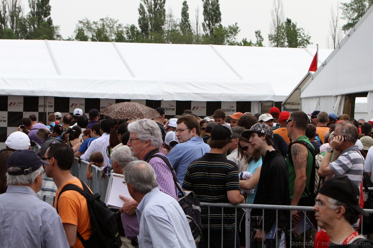 GP CANADA, 09.06.2011- Autograph session, Fans