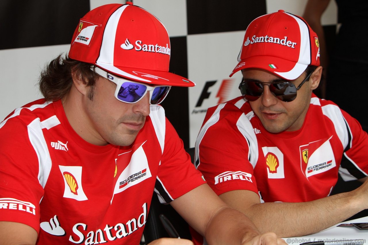 GP CANADA, 09.06.2011- Autograph session, Fernando Alonso (ESP), Ferrari, F-150 Italia e Felipe Massa (BRA), Ferrari, F-150 Italia 