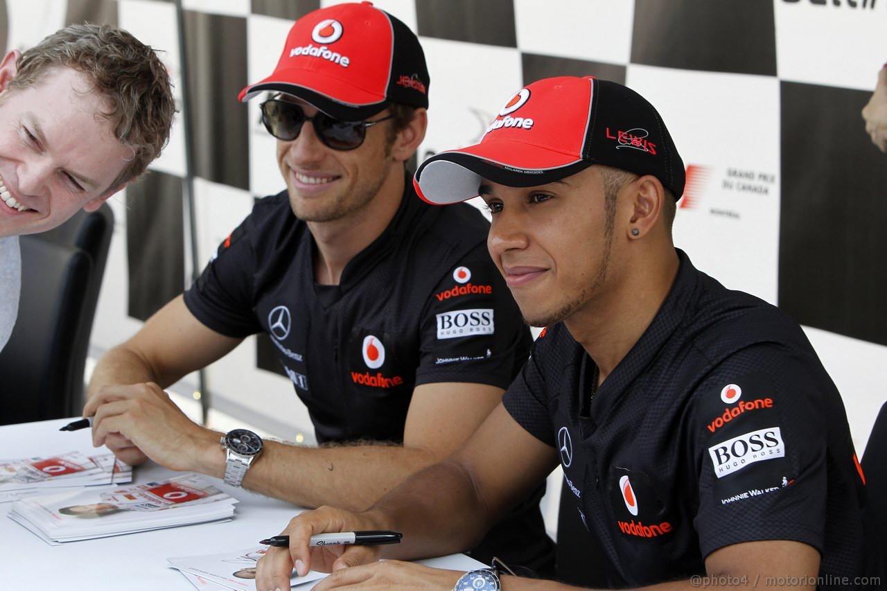 GP CANADA, 09.06.2011- Autograph session, Jenson Button (GBR), McLaren  Mercedes, MP4-26 e Lewis Hamilton (GBR), McLaren  Mercedes, MP4-26 