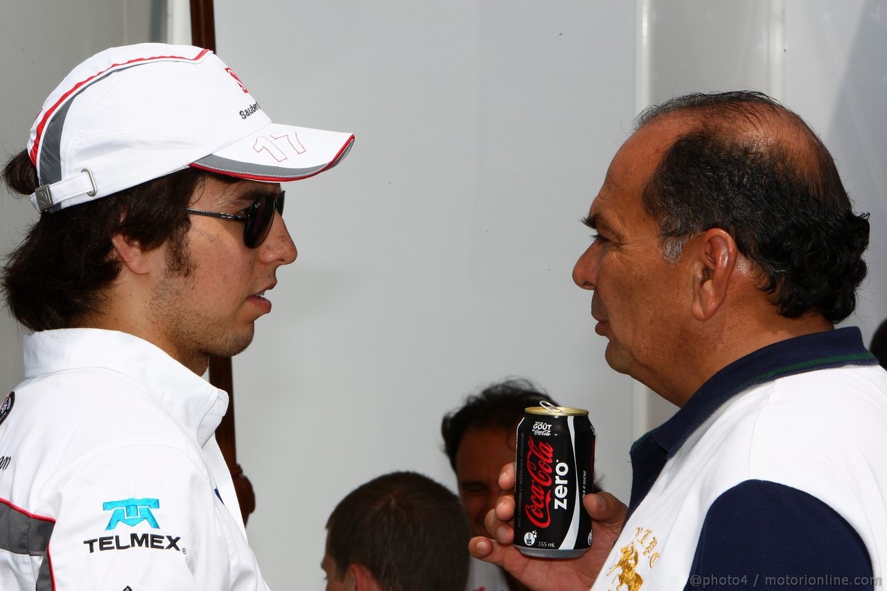 GP CANADA, 09.06.2011- Sergio Pérez (MEX), Sauber F1 Team C30 e his father