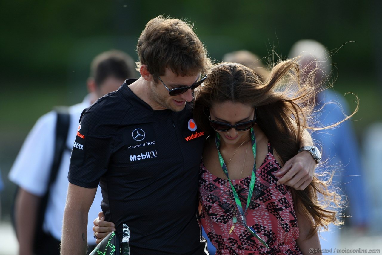 GP CANADA, 10.06.2011- Jenson Button (GBR), McLaren  Mercedes, MP4-26 e Domenica Jessica Michibata (GBR), girfriend of Jenson Button (GBR) 