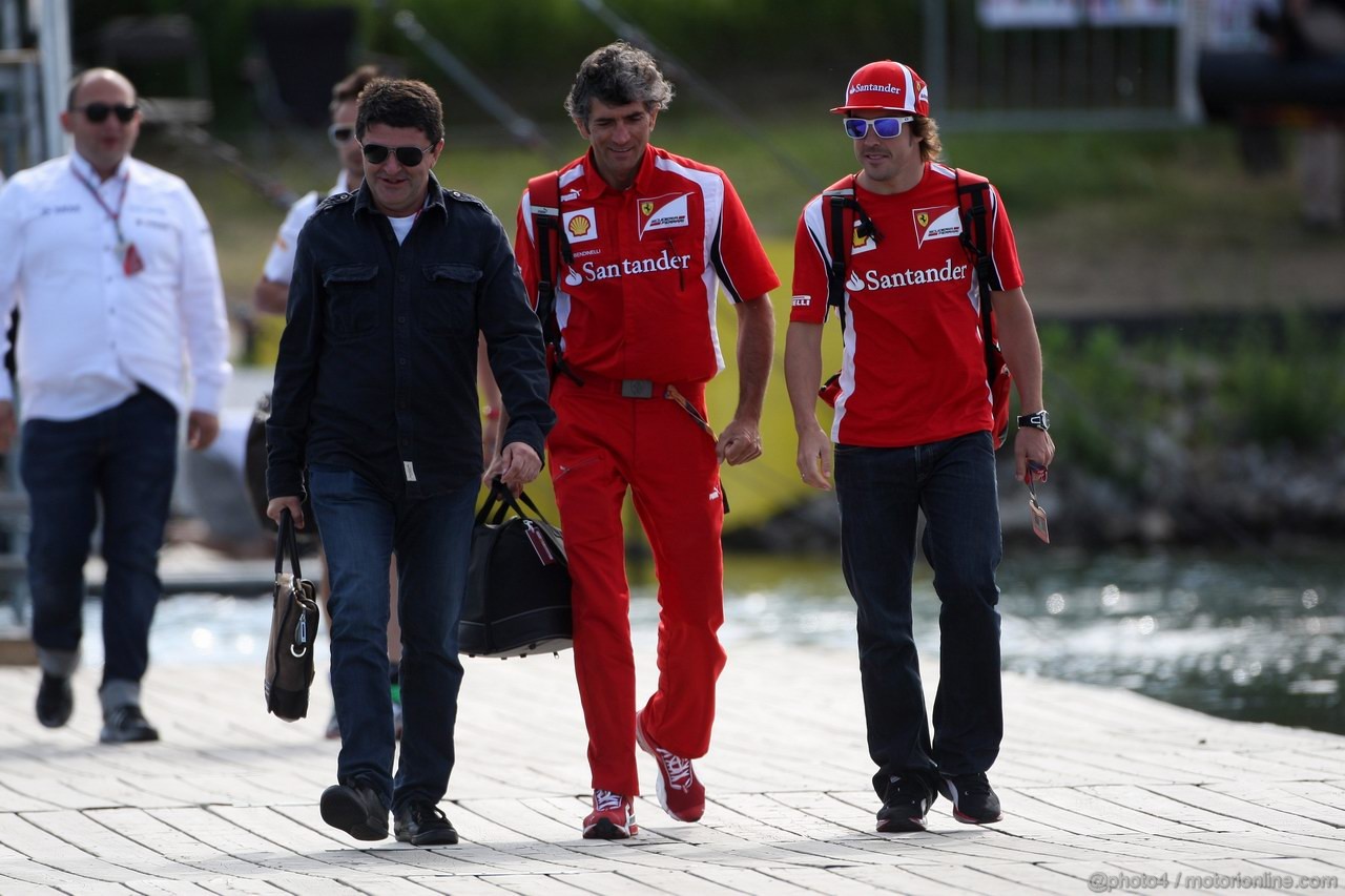 GP CANADA, 10.06.2011- Luis Garcia Abad (ESP), manager of Fernando Alonso (ESP), Edoardo Bendinelli e Fernando Alonso (ESP), Ferrari, F-150 Italia 