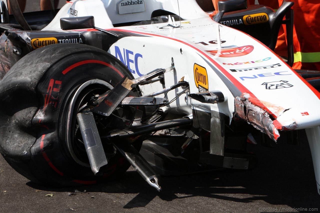 GP CANADA, 10.06.2011- Prove Libere 2, Venerdi', Crash, Kamui Kobayashi (JAP), Sauber F1 Team C30 