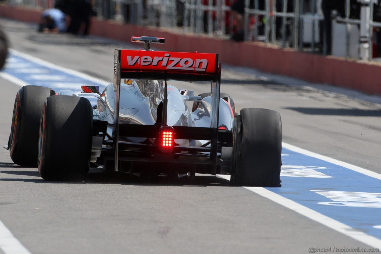 GP CANADA, 10.06.2011- Prove Libere 2, Venerdi', Lewis Hamilton (GBR), McLaren  Mercedes, MP4-26 has a puncture
