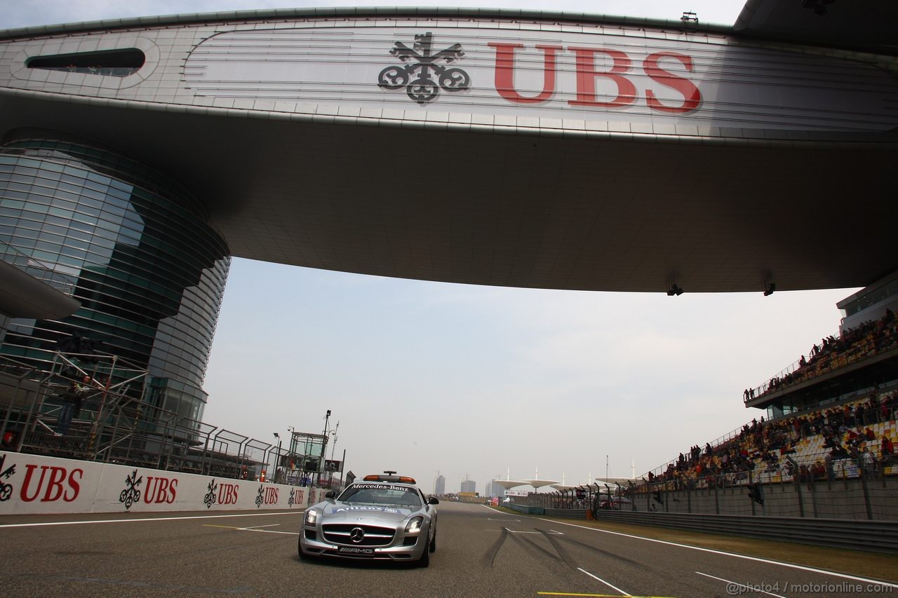 GP CINA, 17.04.2011- Safety car