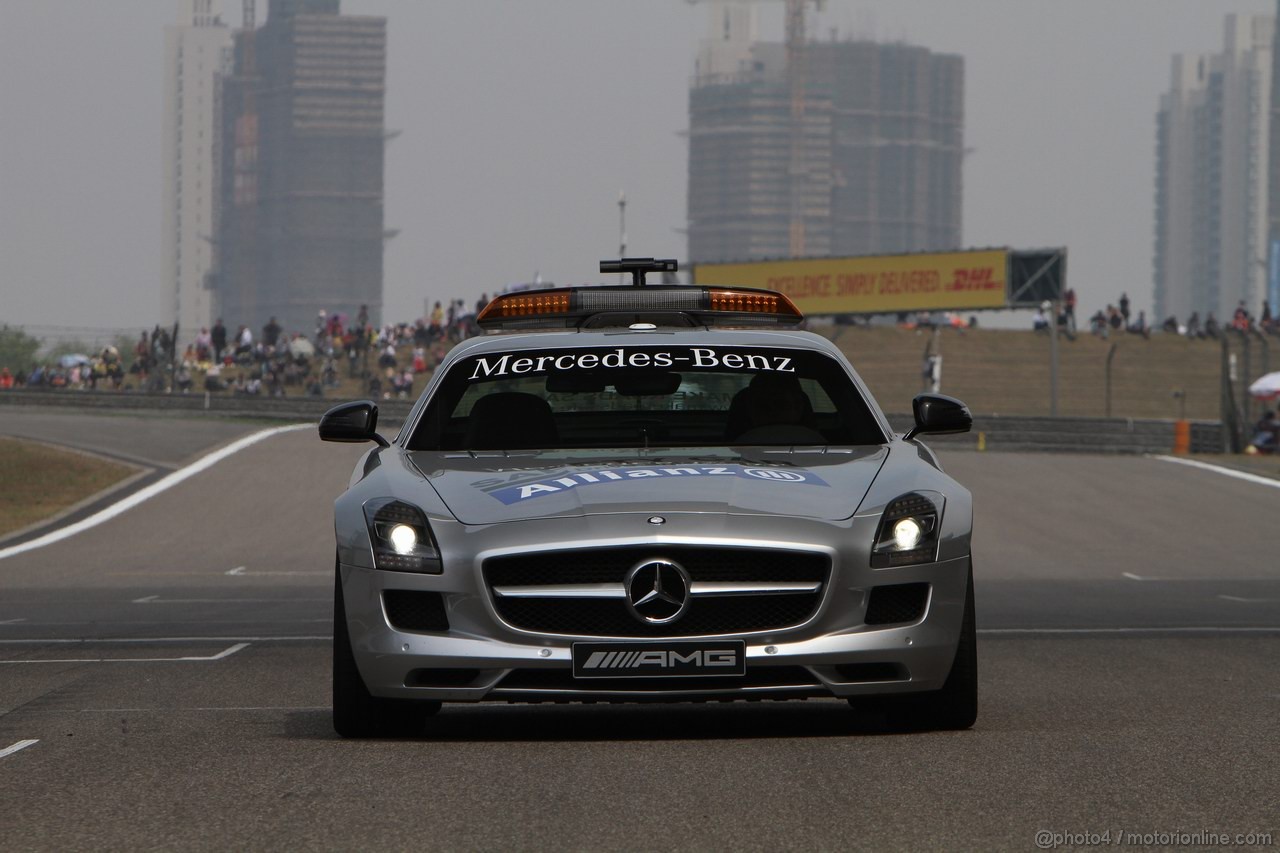 GP CINA, 17.04.2011- Safety car 