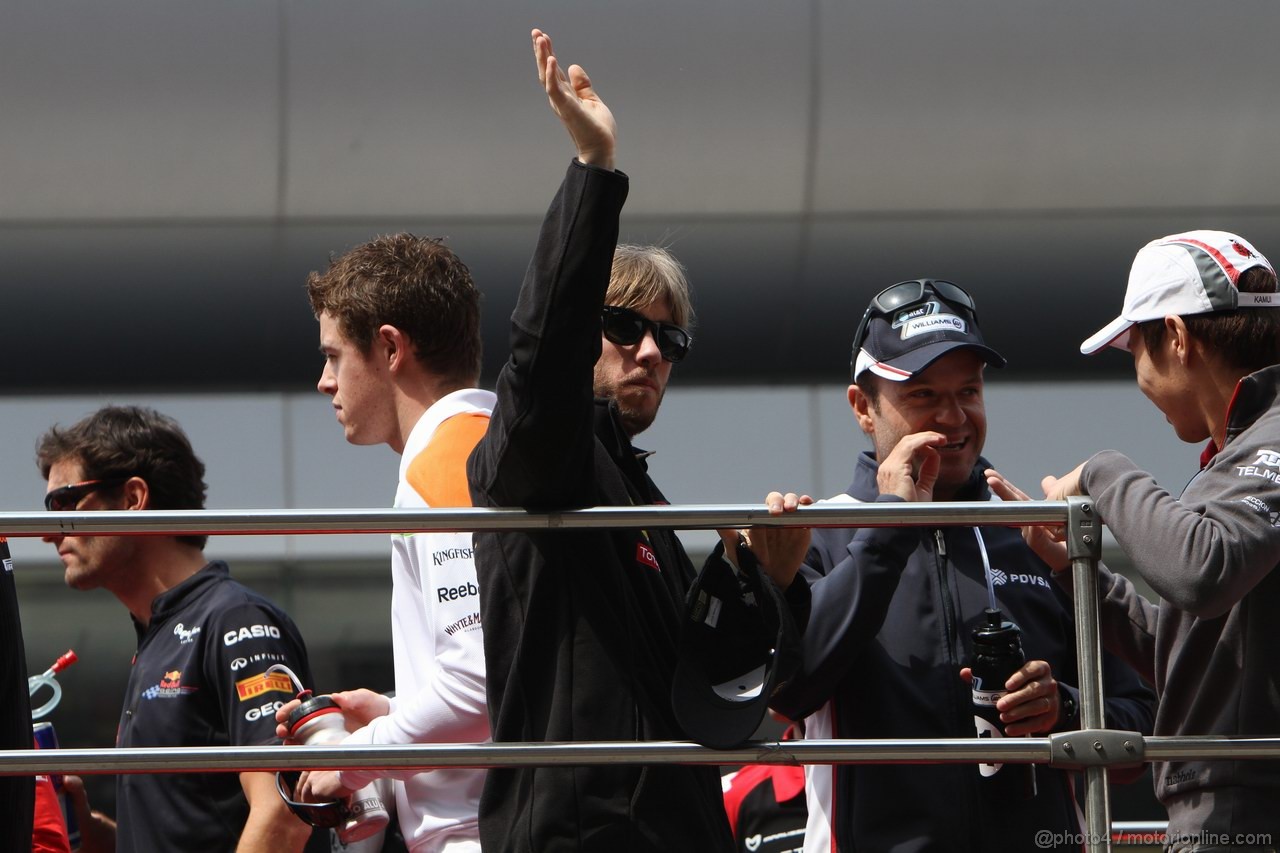 GP CINA, 17.04.2011- Nick Heidfeld (GER) Lotus Renault GP R31 at drivers parade  