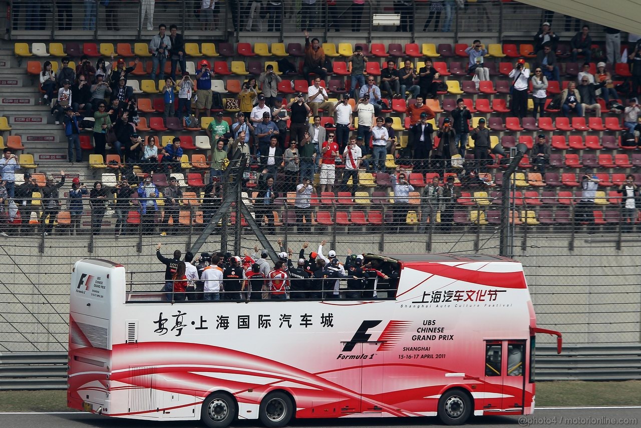 GP CINA, 17.04.2011- Drivers parade  