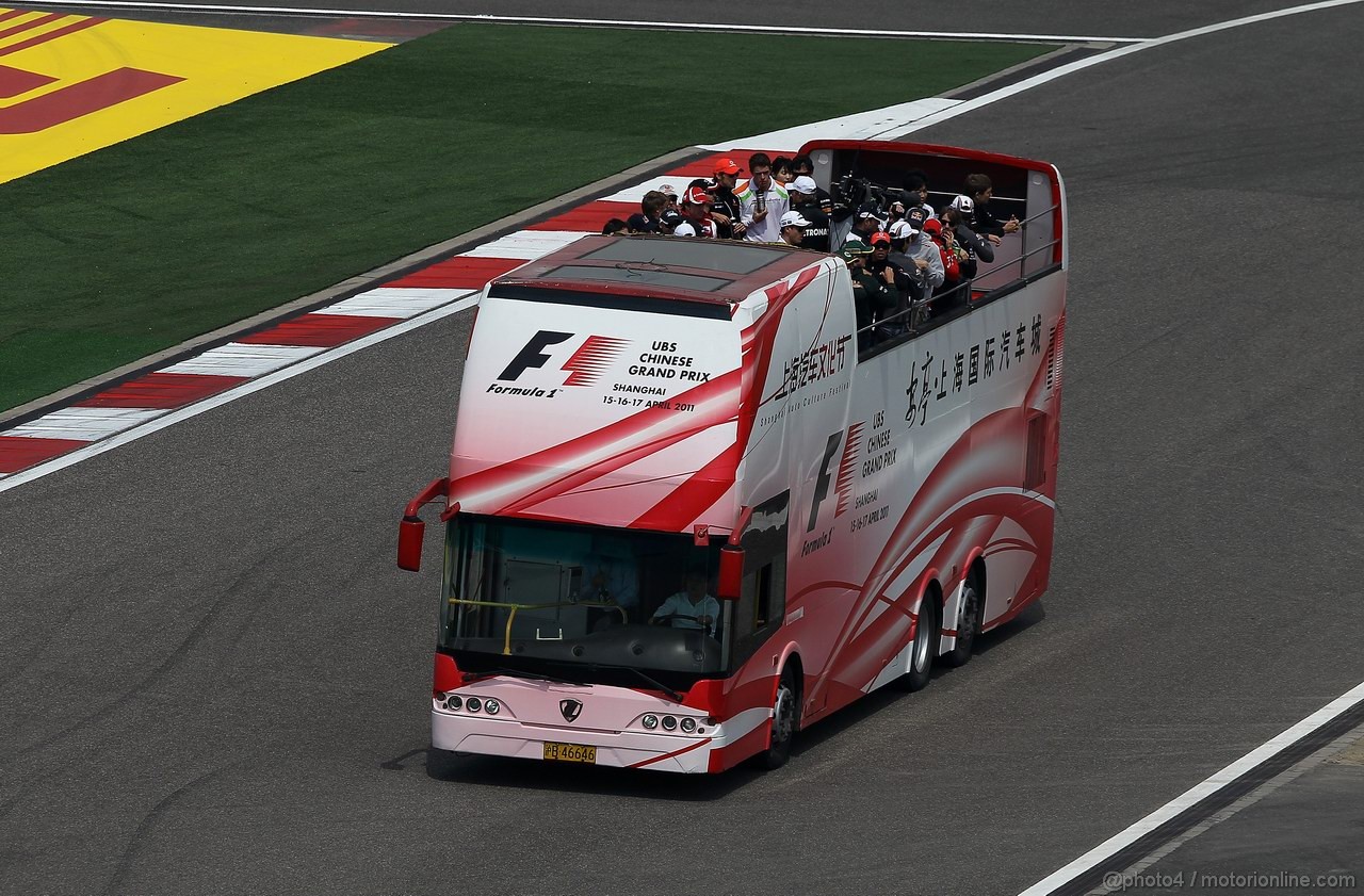 GP CINA, 17.04.2011- Drivers parade  