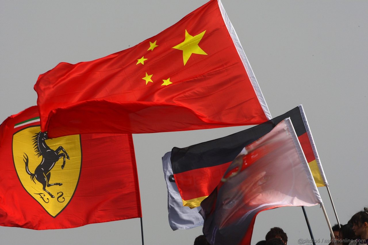 GP CINA, 17.04.2011- Gara, Flags