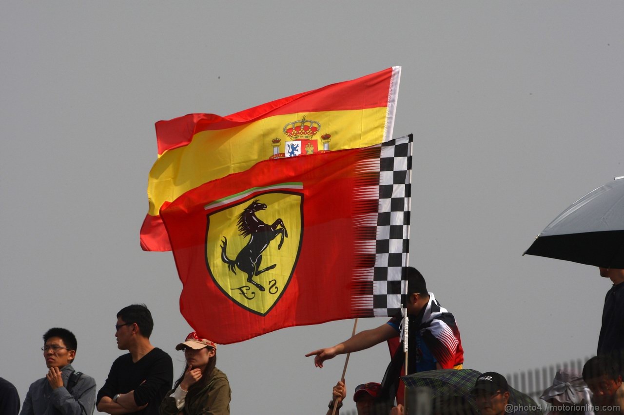 GP CINA, 17.04.2011- Gara, Fans of Fernando Alonso (ESP), Ferrari, F-150 Italia